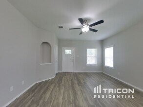 514 Batten Way in Crosby, TX - Building Photo - Building Photo