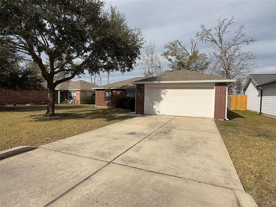 16277 Sun View Ln in Conroe, TX - Building Photo