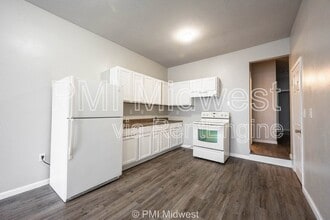 3014 W 10th St, Unit 2 in Indianapolis, IN - Foto de edificio - Building Photo