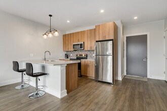 2111 S Halsted St in Chicago, IL - Building Photo - Building Photo