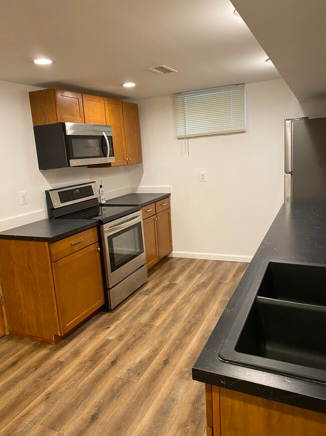 421 N Hammonds Ferry Rd, Unit Basement in Linthicum Heights, MD - Building Photo - Building Photo