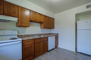 Sahuaro West Apartments in Phoenix, AZ - Building Photo