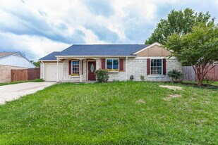 2402 Villanova St in Arlington, TX - Building Photo