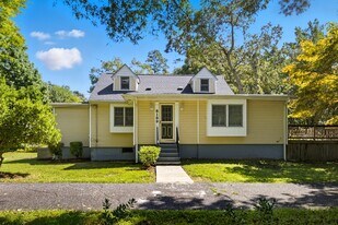 8189 Old Mill Rd in Pasadena, MD - Building Photo