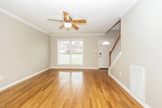 3013 Candlelite Dr in Spring Hill, TN - Foto de edificio - Building Photo