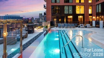 124 E Kingston Ave in Charlotte, NC - Building Photo