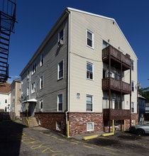 Harrison Street Apartments in Pawtucket, RI - Foto de edificio - Building Photo