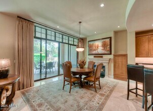8 Biltmore Estates Dr in Phoenix, AZ - Building Photo - Building Photo