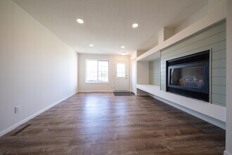 2246 Flamingo Dr in Shakopee, MN - Building Photo - Building Photo