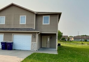 619 Northfield Rd in Manhattan, KS - Building Photo