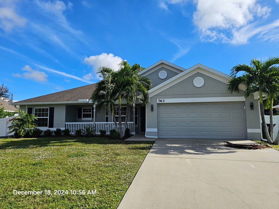 763 SW Hogan St in Port St. Lucie, FL - Building Photo