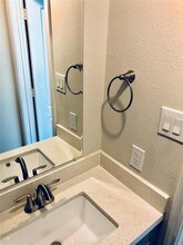 110 N Burr St in Houston, TX - Building Photo - Building Photo