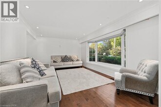 11 George St in Grimsby, ON - Building Photo - Building Photo