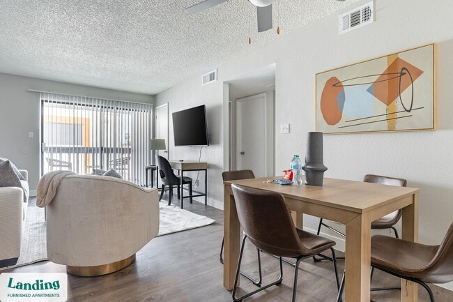 5704 W Thomas Rd in Phoenix, AZ - Foto de edificio - Building Photo