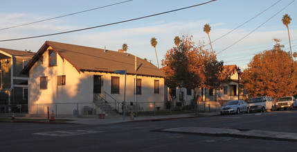 200-210 1/2 N Avenue 58 in Los Angeles, CA - Foto de edificio - Building Photo