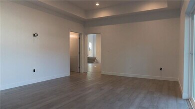 6848 Encino Ave in Los Angeles, CA - Building Photo - Building Photo