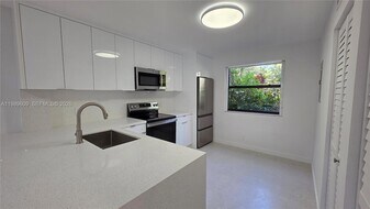 10161 W Sunrise Blvd, Unit 101 in Plantation, FL - Building Photo