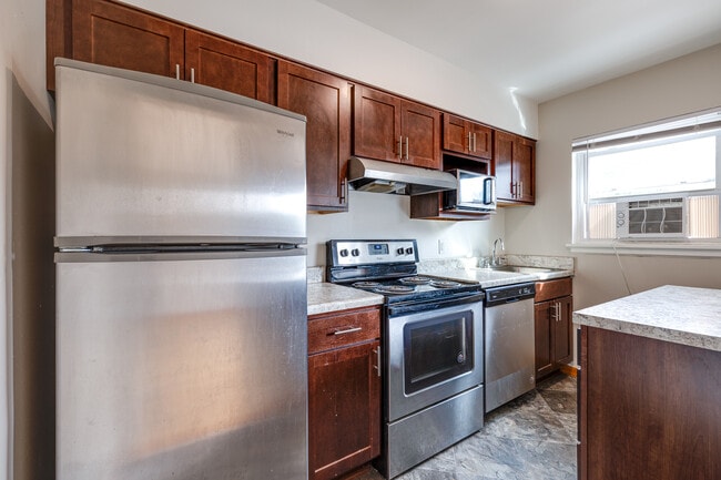 Parkway Flats in St. Paul, MN - Building Photo - Interior Photo