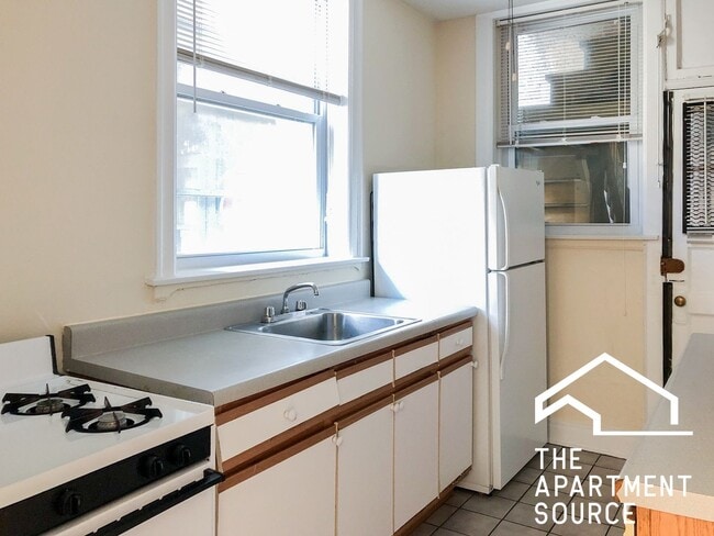 property at 5212 N Damen Ave