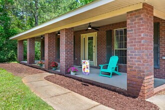 7134 Snug Waters Rd in Navarre, FL - Building Photo - Building Photo