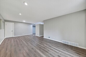 120 Mc Alpine Dr in St. Louis, MO - Building Photo - Building Photo
