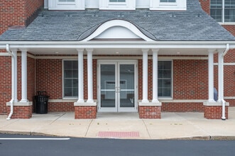 Old Colony Square in Cohasset, MA - Foto de edificio - Building Photo