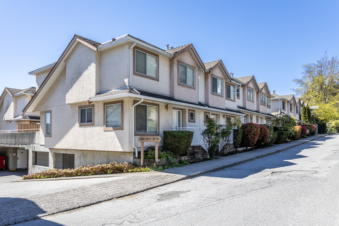 Heywood Lane Complex in North Vancouver, BC - Building Photo