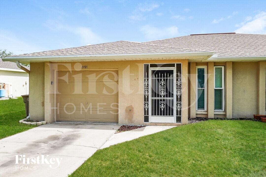 2721 NW 7th Terrace in Cape Coral, FL - Building Photo