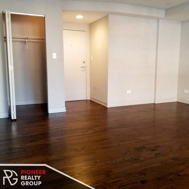 1039 W Granville Ave Rentals in Chicago, IL