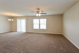 6780 Sandle Dr in Jacksonville, FL - Foto de edificio - Building Photo