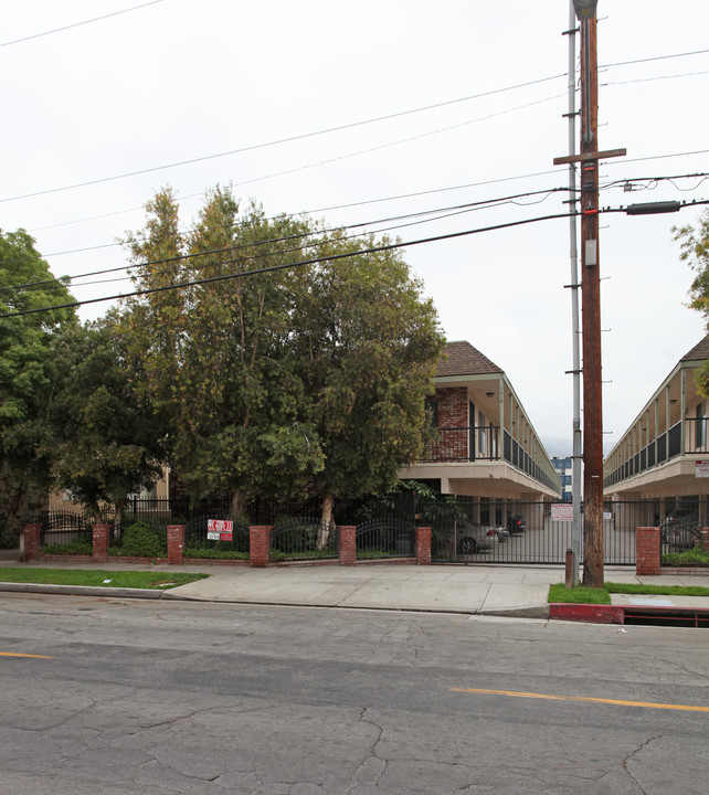 1616-1618 Grismer Ave in Burbank, CA - Foto de edificio