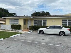 2525 Pierce St in Hollywood, FL - Building Photo - Building Photo