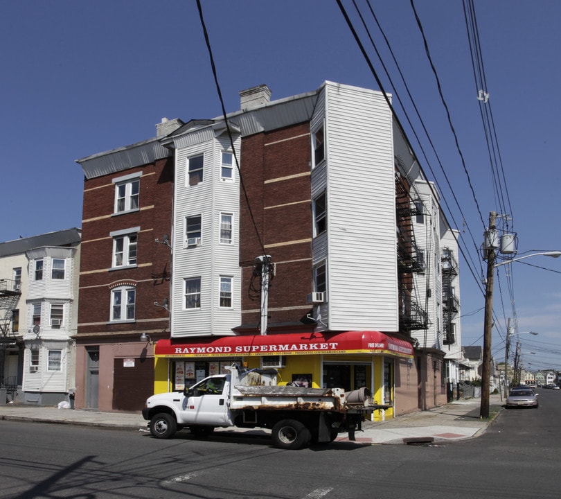 52 6th St in Elizabeth, NJ - Building Photo