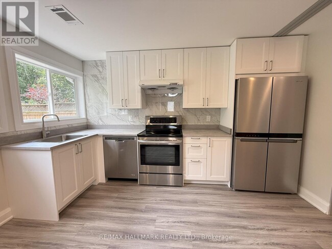 property at 382 Burnhamthorpe Rd