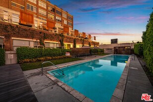 1850 Industrial St in Los Angeles, CA - Building Photo