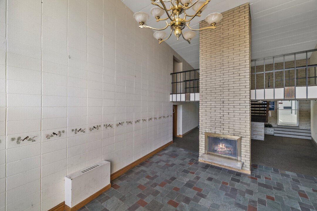 313 N 95th St in Milwaukee, WI - Building Photo