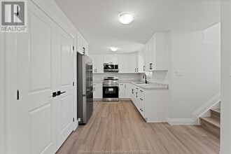 1852 Chandler Rd in Windsor, ON - Building Photo - Building Photo