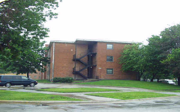 Stone Terrace Apartments in Chicago, IL - Building Photo