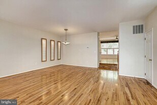 6563 McKenna Way in Alexandria, VA - Building Photo