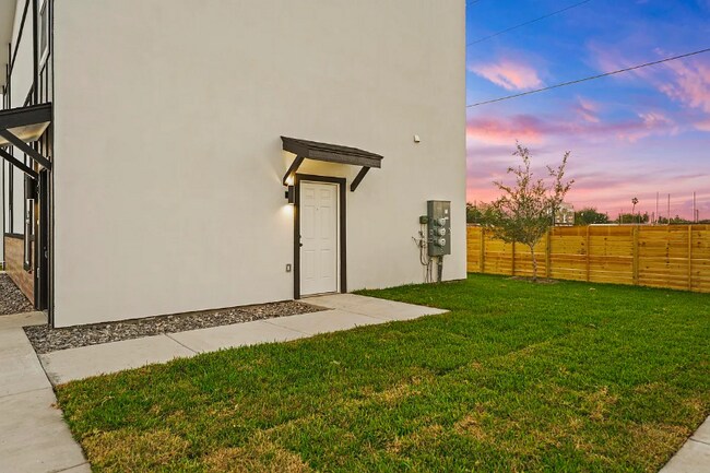 901 Pleasantview Dr in Weslaco, TX - Building Photo - Building Photo
