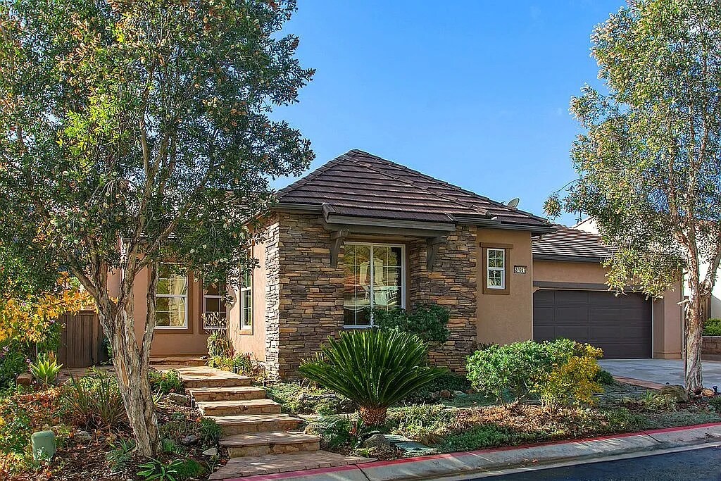 27067 Sunningdale Way in Valley Center, CA - Building Photo