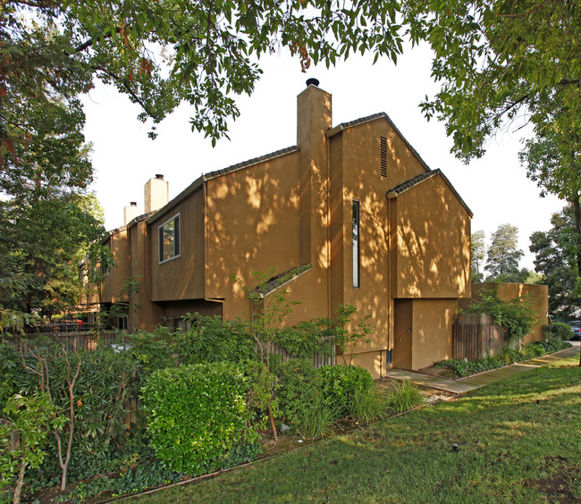 Sunrise Village in Citrus Heights, CA - Foto de edificio - Building Photo