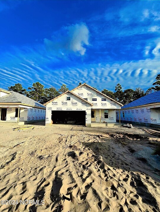 2459 Lake Ridge Dr in Southport, NC - Building Photo