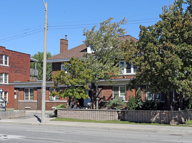 Main East Rest Home in Hamilton, ON - Building Photo - Building Photo