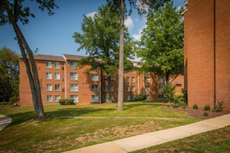 Wakefield Terrace in Waldorf, MD - Foto de edificio - Building Photo