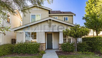 Unit in Morgan Hill, CA - Building Photo