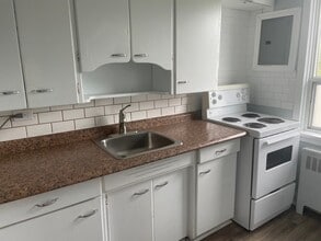 BRIGHT AND SPACIOUS 1-BEDROOM APARTMENT FO in Oshawa, ON - Building Photo - Building Photo
