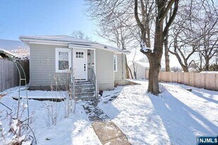 31 Rea Ave in Midland Park, NJ - Building Photo