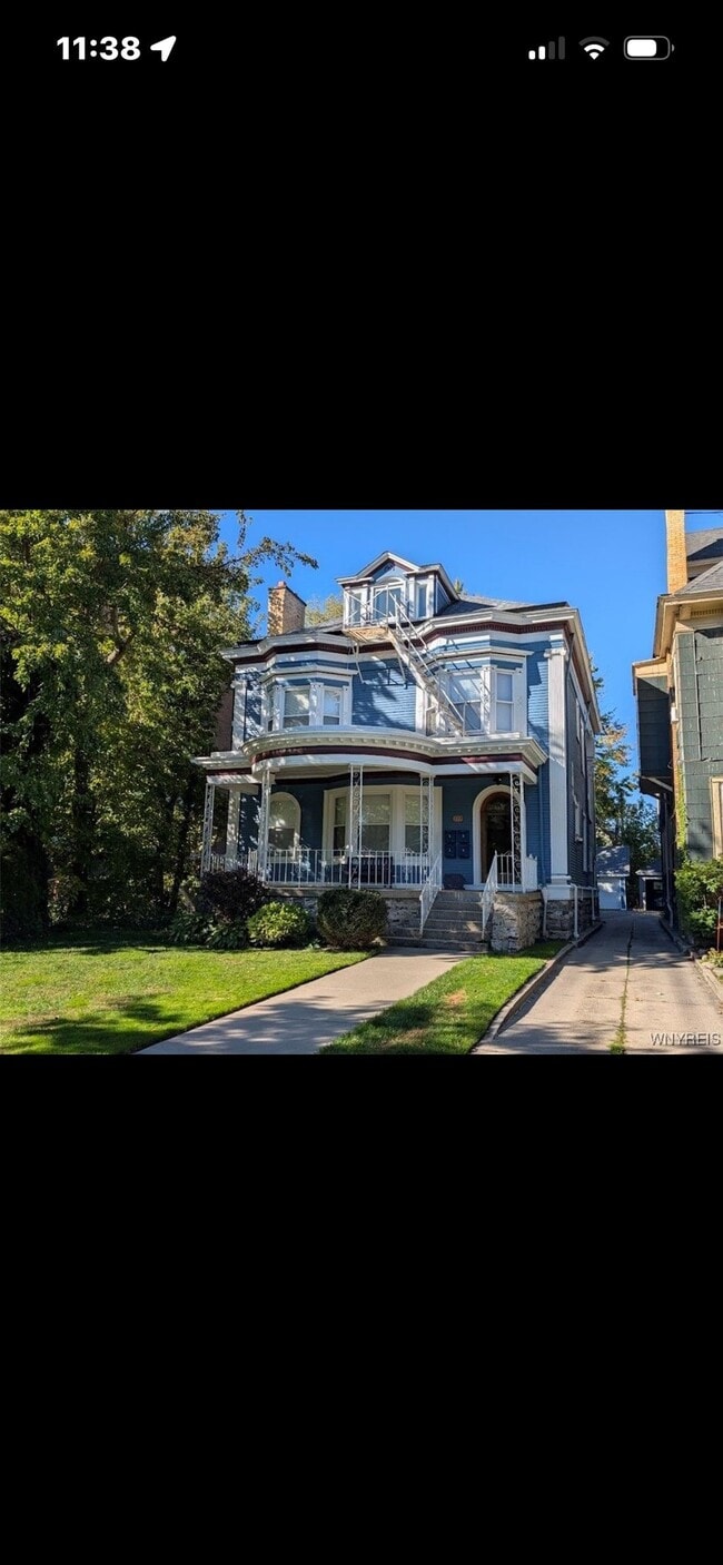 374 Elmwood Ave, Unit 4