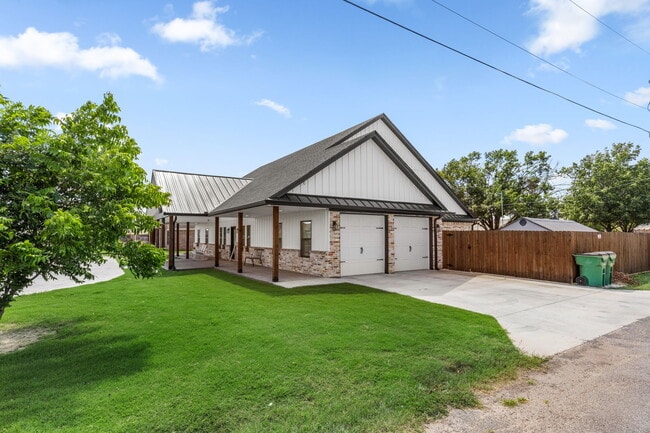 304 Mariners Wy in Wichita Falls, TX - Building Photo - Building Photo